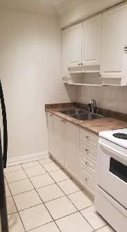 3bdm 2 bath in Forest Hill area of Toronto - Photo 3