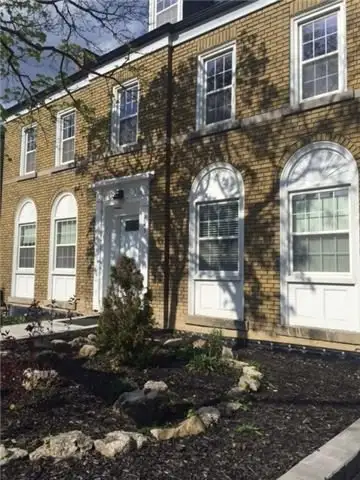 3bdm 2 bath in Forest Hill area of Toronto - Photo 15