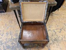 Vintage Singer Featherweight with table, stool, and case - Photo 3