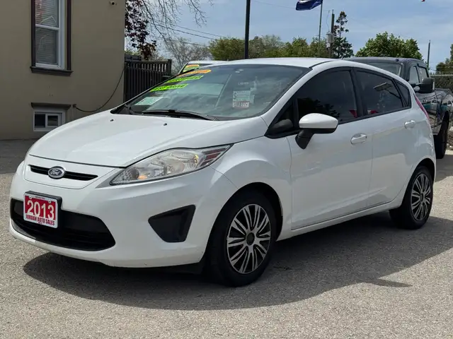 2013 Ford Fiesta SE - Photo 3