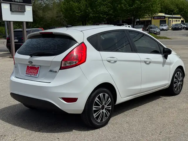 2013 Ford Fiesta SE - Photo 8