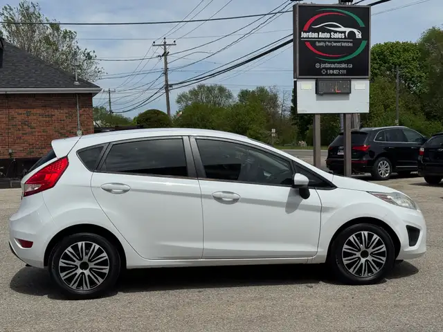 2013 Ford Fiesta SE - Photo 9