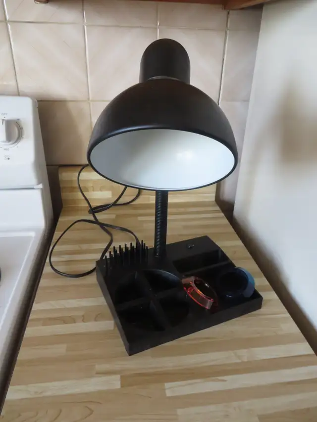 LAMPE DE BUREAU CATALINA ANNEAUX COULEUR FONCT TB - Photo 2