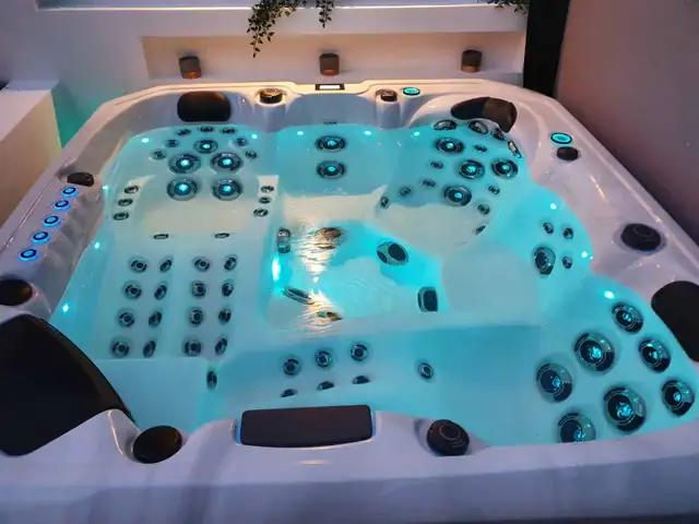 SATURN HOT TUB FOR SALE - Photo 3