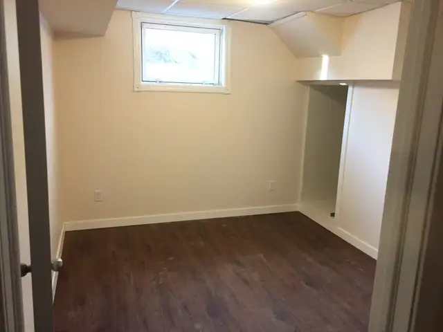 3 Bdrm Bsmt Suite for rent in Meadowlark (West Edm) (Util incl) - Photo 7