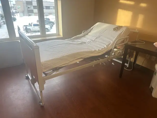 Eletric 6 way medical bed - Photo 2