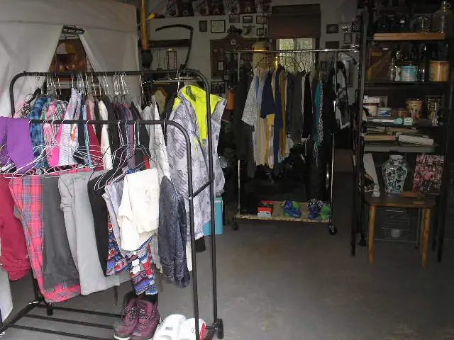 Garage Sale - Photo 10