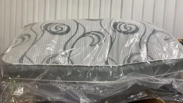 Queen Mattress - 60' x 80' - 2S-ST - Evergreen - Lindsay Marble - Photo 2