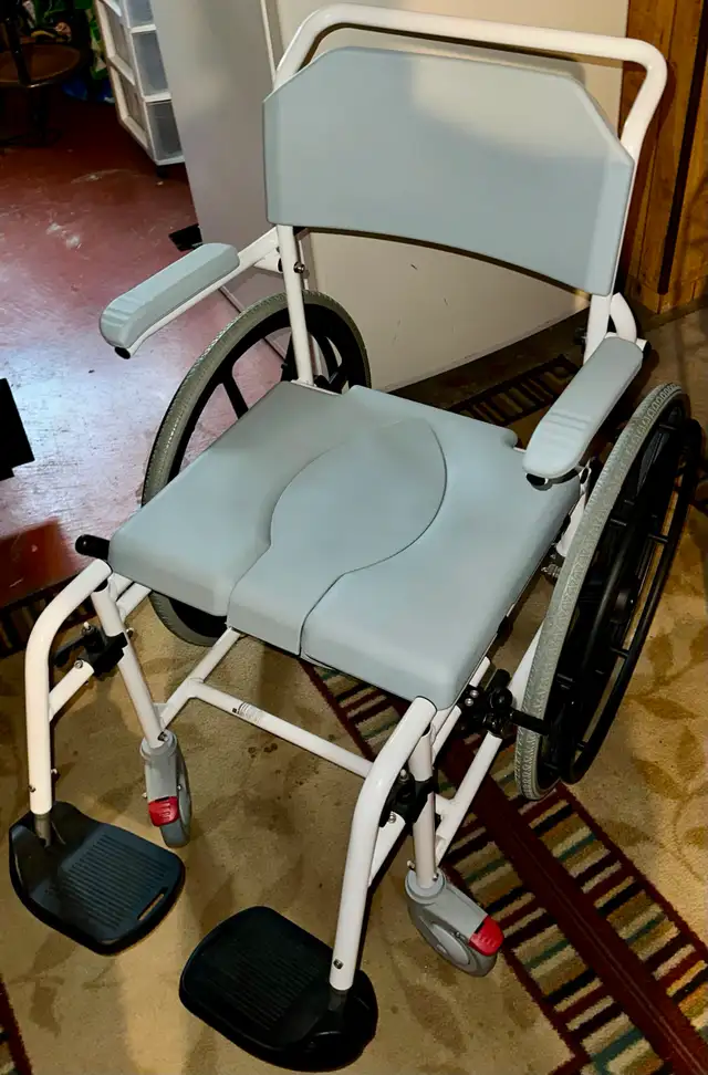New Wheelchairs for sale! $600 OBO - Photo 2