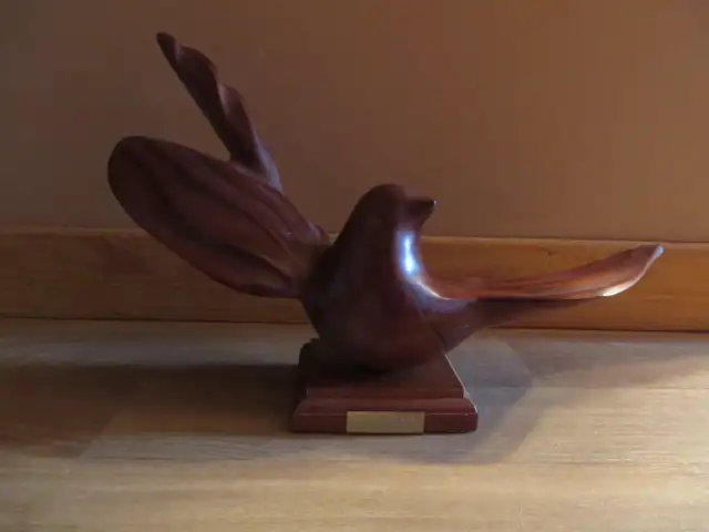 OISEAU EN VRIA BOIS FAIT A LA MAIN PAR ARTISAN REP DOMNICAINE