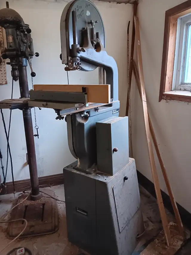 Band saw - Photo 2