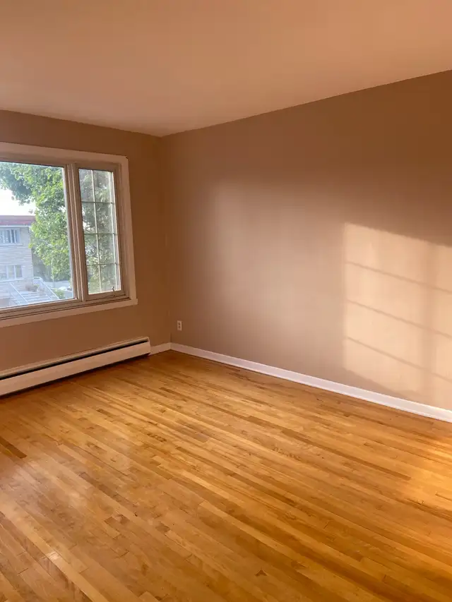 Large 5 1/2 for rent St-Leonard - Photo 2