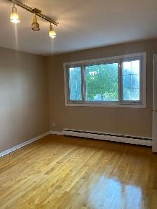 Large 5 1/2 for rent St-Leonard - Photo 3