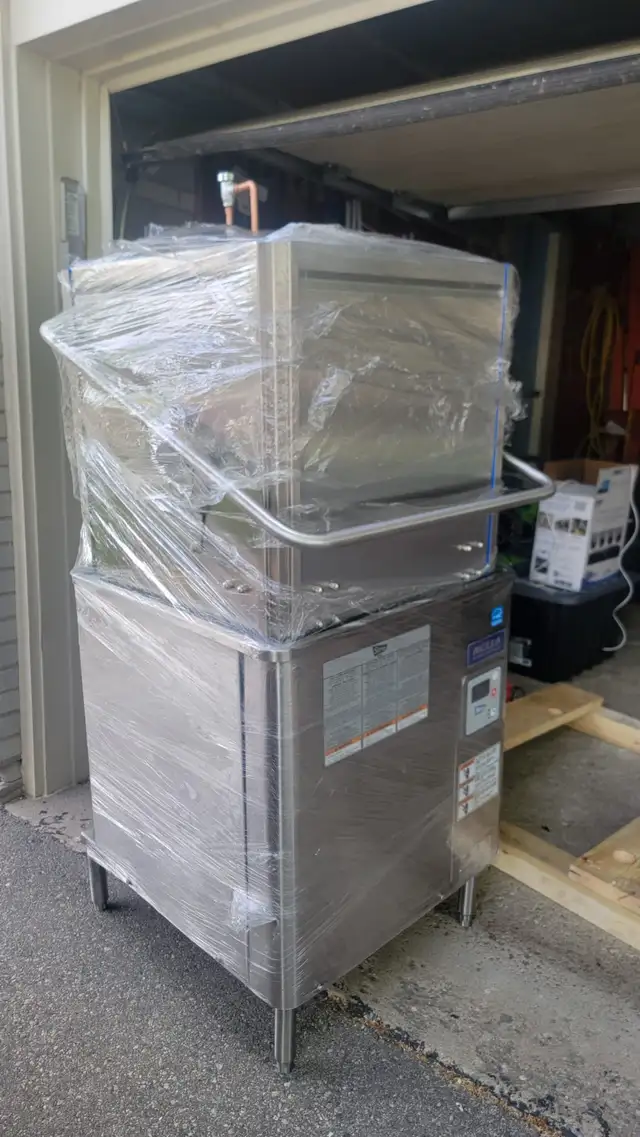 BRAND NEW Hobart Stero SD3-2 Commercial Dishwasher