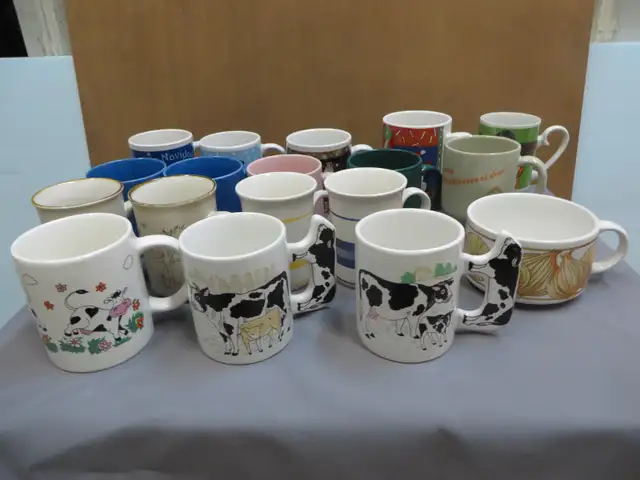18 TASSES DIFF MODEL NEUVE ET PEU UTILISE COMME NEUVE
