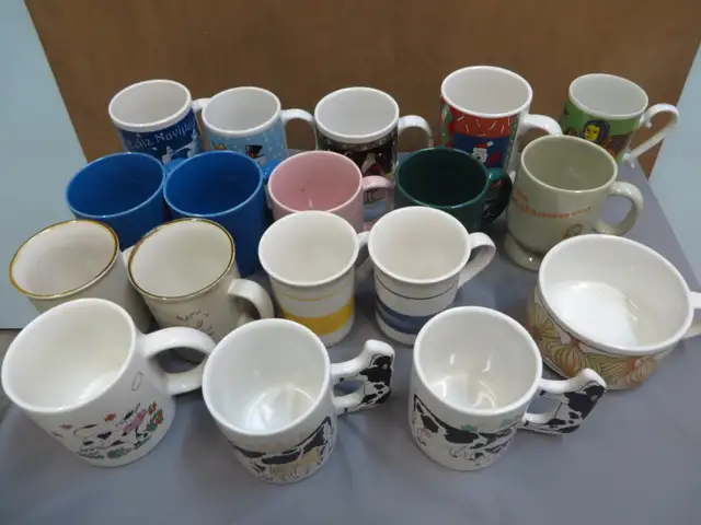 18 TASSES DIFF MODEL NEUVE ET PEU UTILISE COMME NEUVE - Photo 2