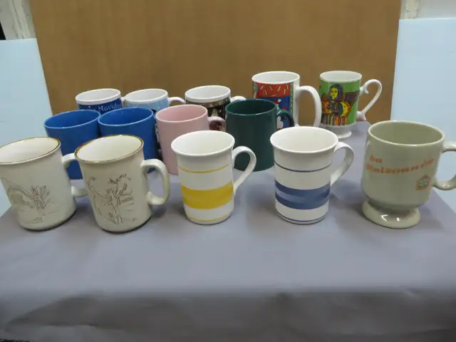 18 TASSES DIFF MODEL NEUVE ET PEU UTILISE COMME NEUVE - Photo 3