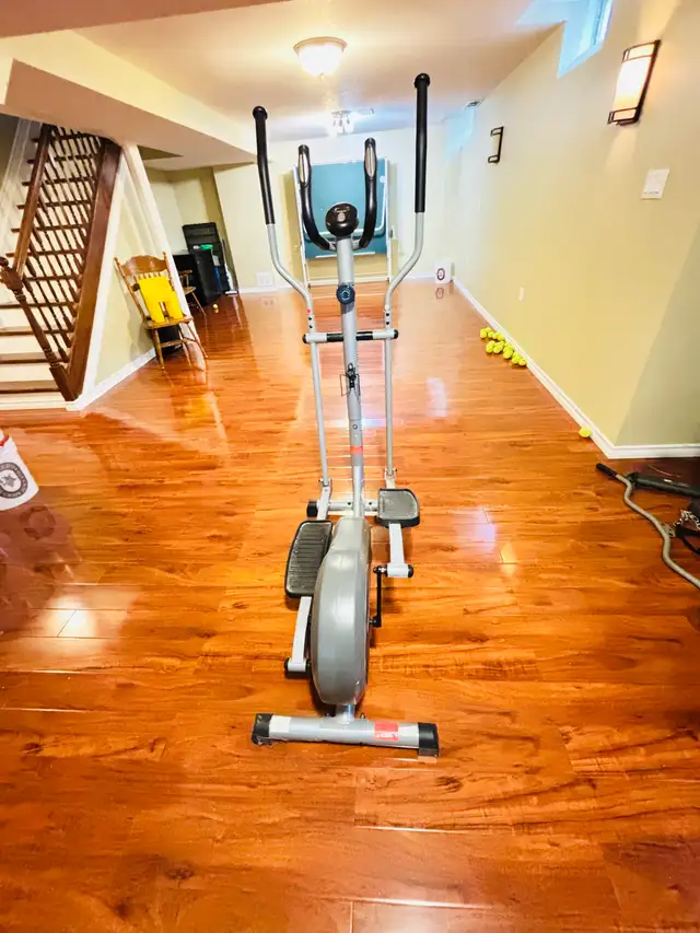 Fitness club Elliptical trainer F200 running exercise machine - Photo 3