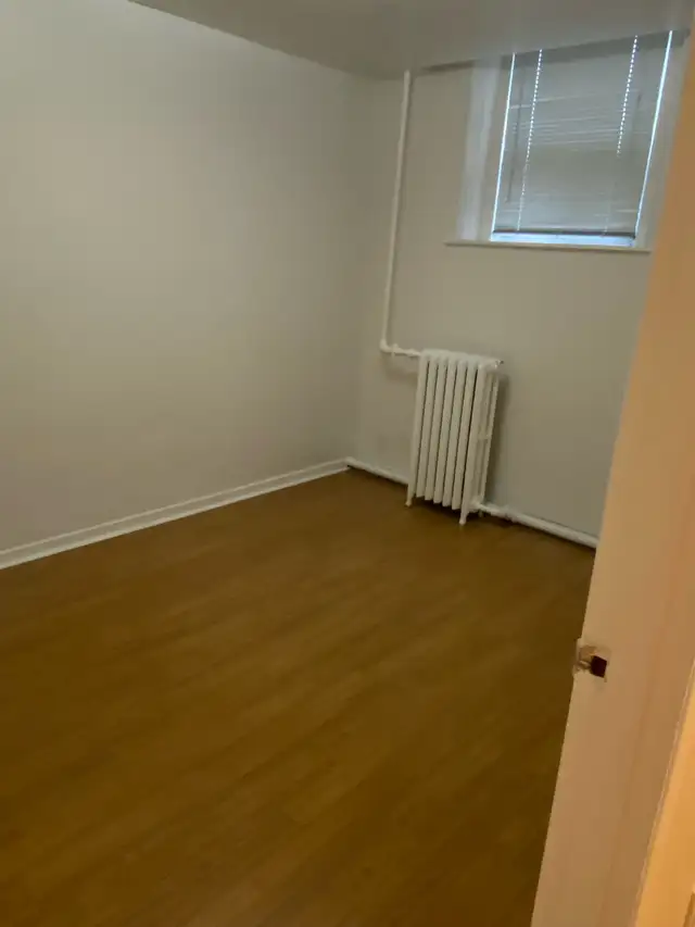 Gage Park Area in Hamilton - 1 Bedroom Apartment - Photo 8