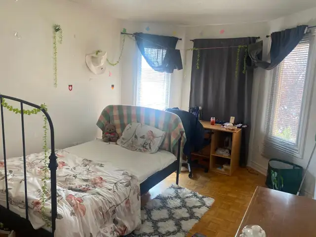 Private room for rent -  Mississauga - Parking available-July 1s