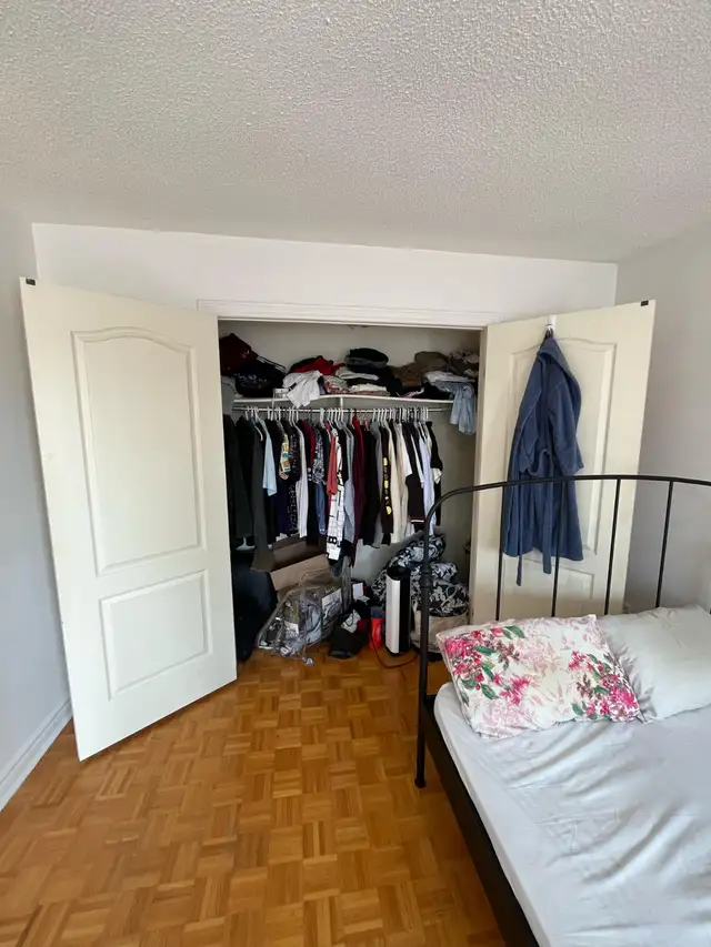 Private room for rent -  Mississauga - Parking available-July 1s - Photo 5