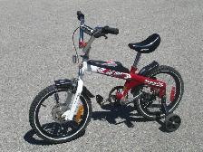 OUTGROWN BOY'S 16' AVIGO AIR ZONE MOTOCROSS   TRAINING WHEELS!