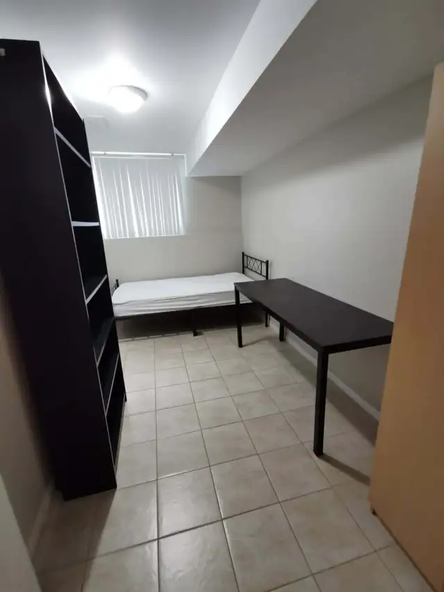 Beautiful one room in three room unit - Photo 8