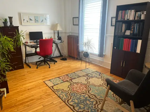 BUREAU POUR PROFFESSIONNEL À LOUER - Photo 2