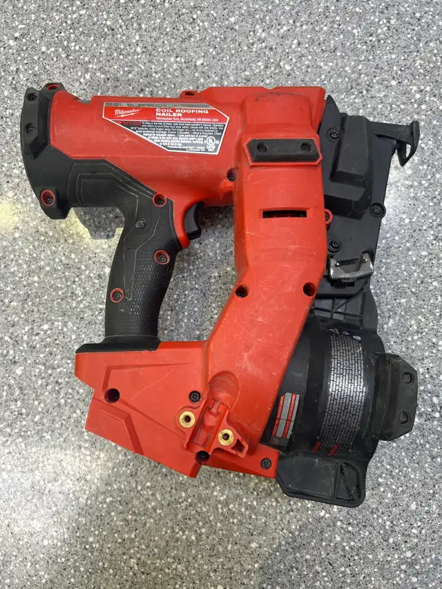 Milwaukee 2909 18V Fuel Brushless Coil Roofing Nailer - Photo 2