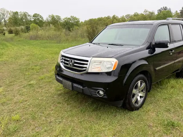 2 owner 2015 Honda Pilot Touring - Photo 2