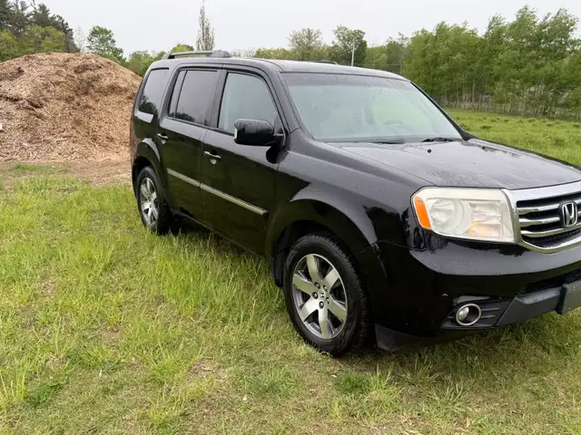 2 owner 2015 Honda Pilot Touring - Photo 4