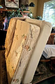 FREE, FREE, FREE! HARD-TO-FIND 3/4 VINTAGE BED- SE CALGARY