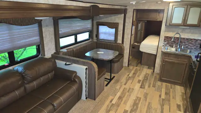 2017 Winnebago Minnie Plus 26RBSS - Photo 2