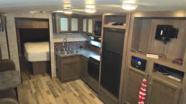 2017 Winnebago Minnie Plus 26RBSS - Photo 3