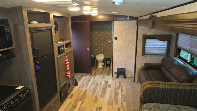 2017 Winnebago Minnie Plus 26RBSS - Photo 4