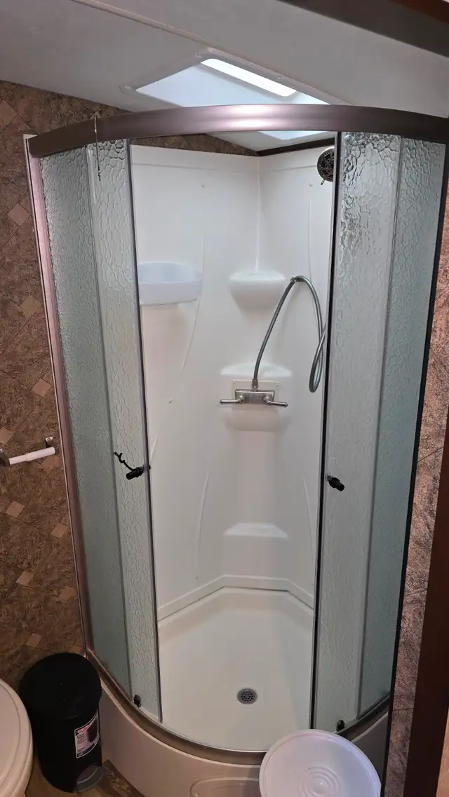 2017 Winnebago Minnie Plus 26RBSS - Photo 6