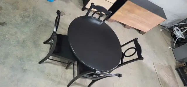 kitchen table and chairs