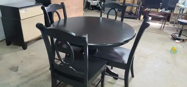 kitchen table and chairs - Photo 2