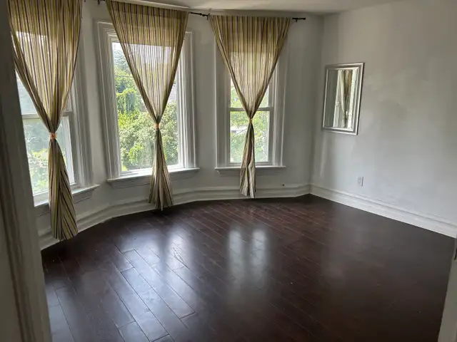 Large room for Rent