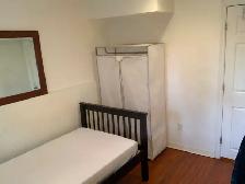 Furnished Private Room   Utilities & WiFi in Center Mississauga - Photo 3
