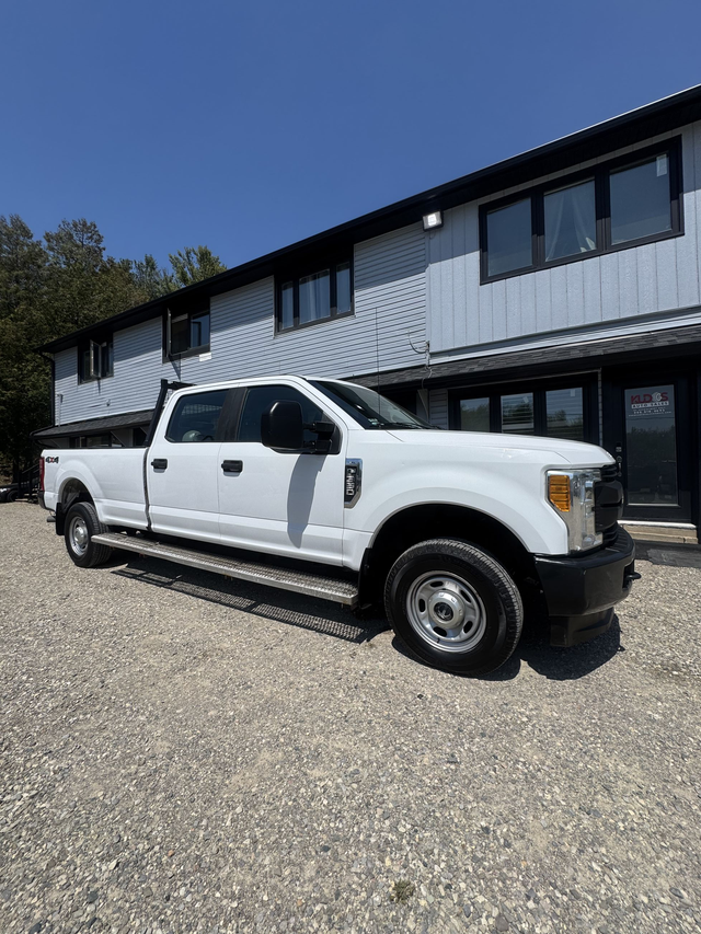 2017 Ford Super Duty F-350 SRW 4 DR 8 FT BOX — CERTIFIED —