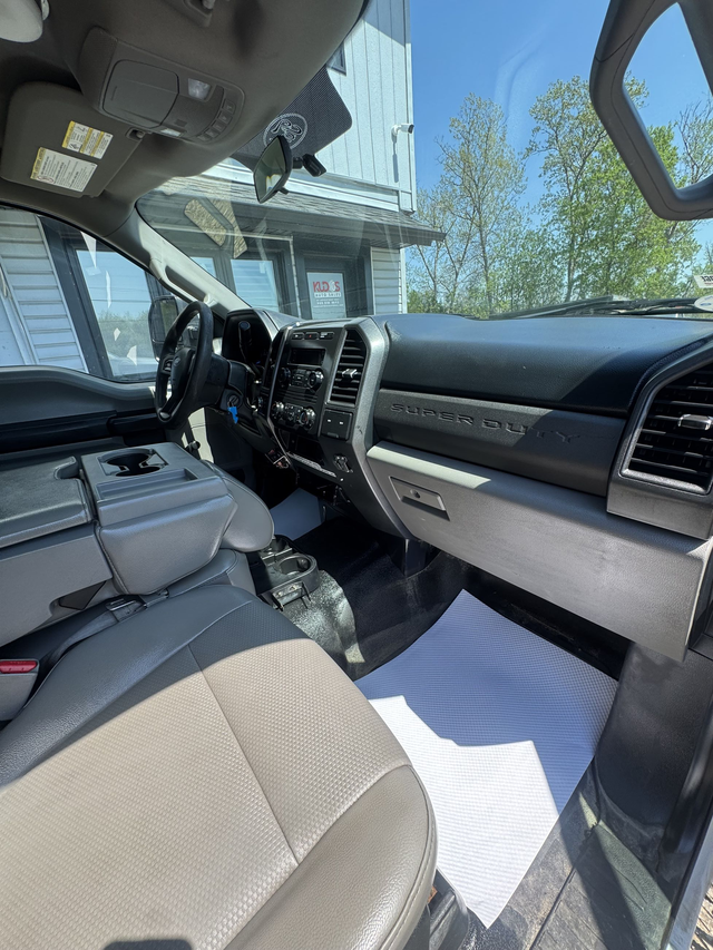 2017 Ford Super Duty F-350 SRW 4 DR 8 FT BOX — CERTIFIED — - Photo 12