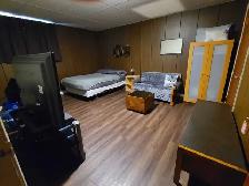 Room for rent/weekly rates (Sorry, men only) Please read ad