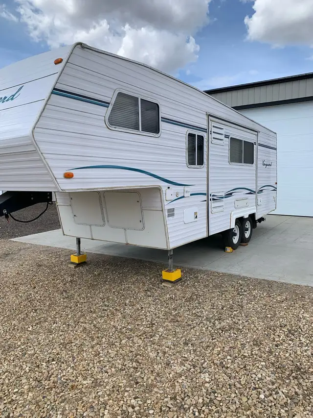 Vanguard 5th Wheel Trailer - Photo 2