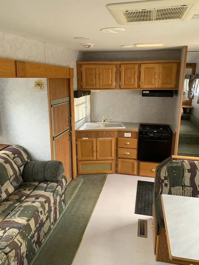 Vanguard 5th Wheel Trailer - Photo 3
