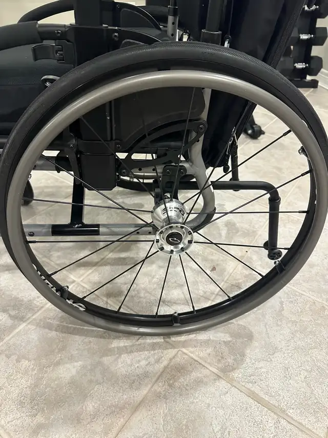 QUICKIE 2 QUICK RELEASE BRAND NEW WHEELCHAIR $1500 - Photo 2