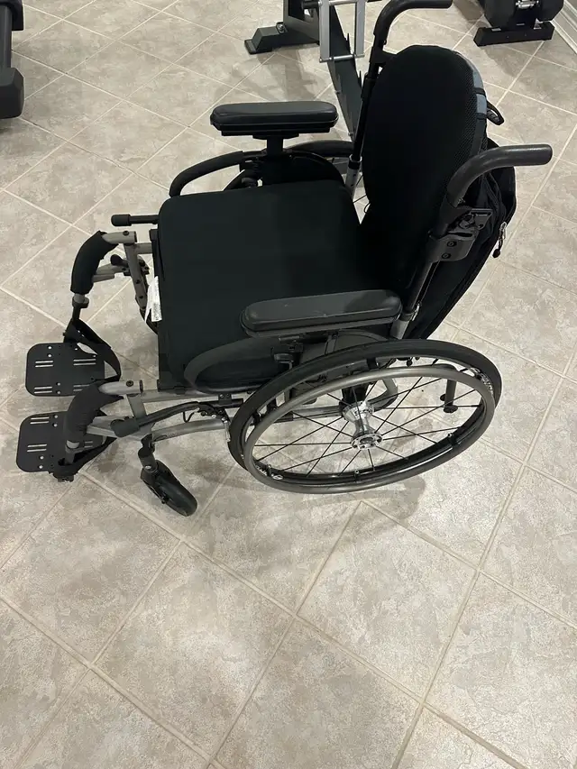 QUICKIE 2 QUICK RELEASE BRAND NEW WHEELCHAIR $1500 - Photo 3