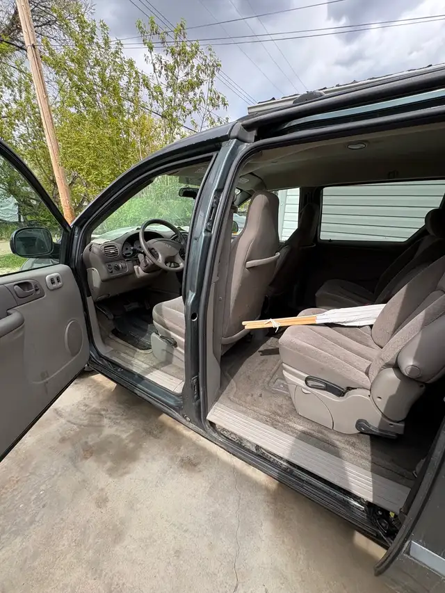 2002 dodge caravan (call number in description if interested) - Photo 3