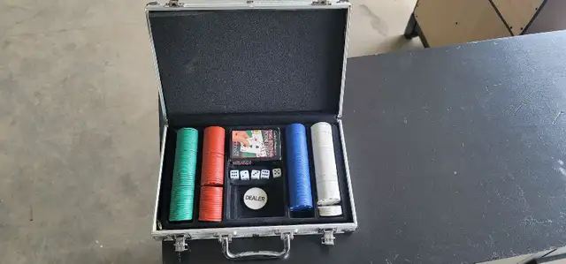 Texas holdem with case