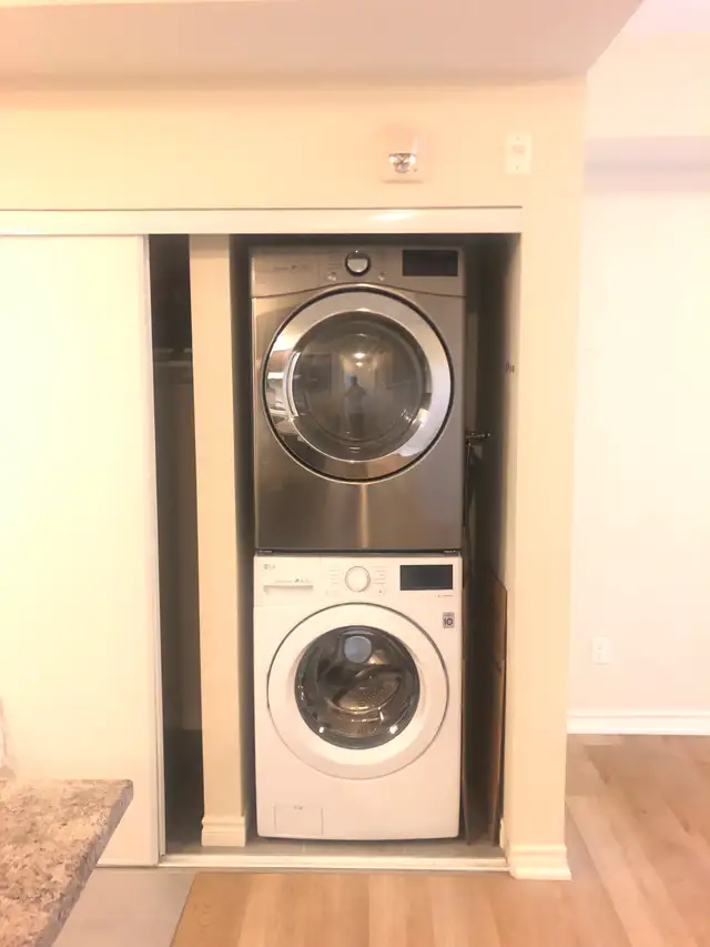 Spacious 3-Bedroom Condo with Balcony, Parking & Ensuite Laundry - Photo 4